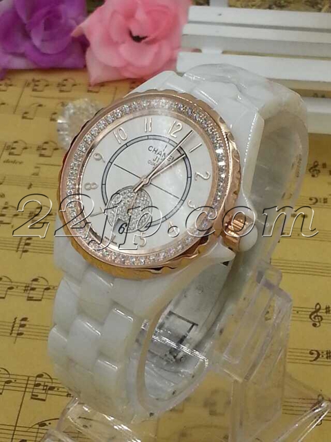 シャネル時計背面デザイン